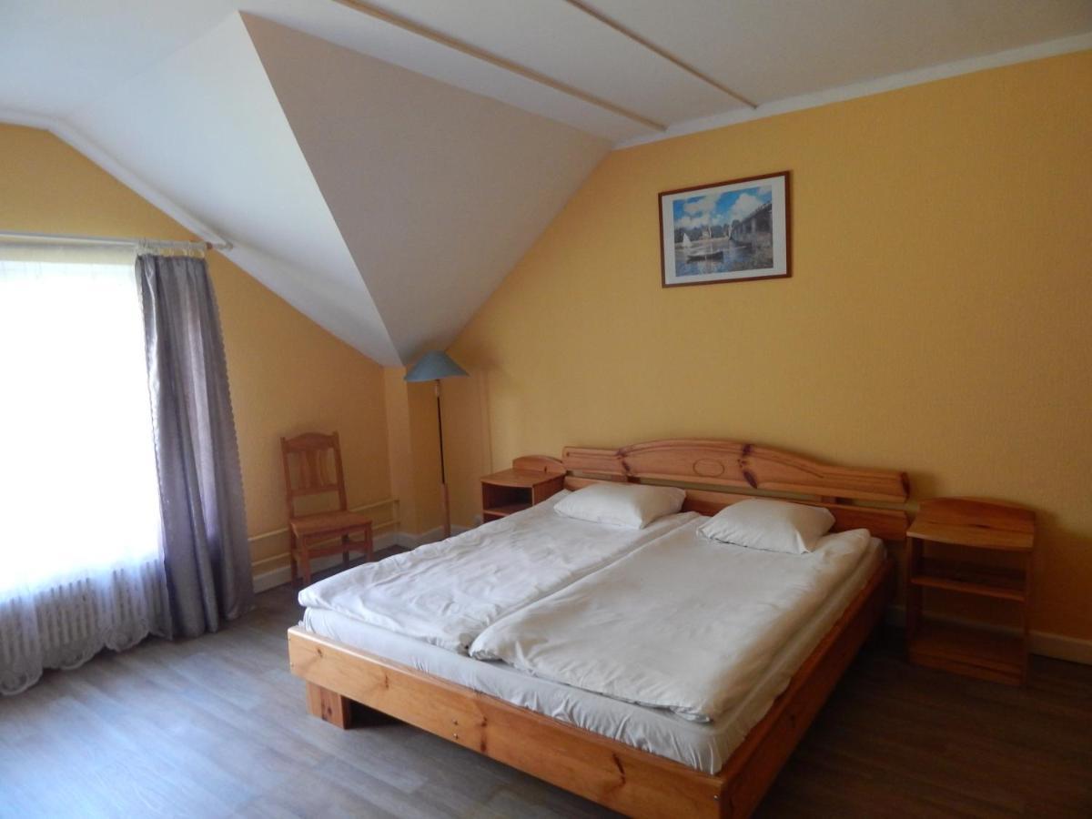 Motel Brencis Iecava Kültér fotó